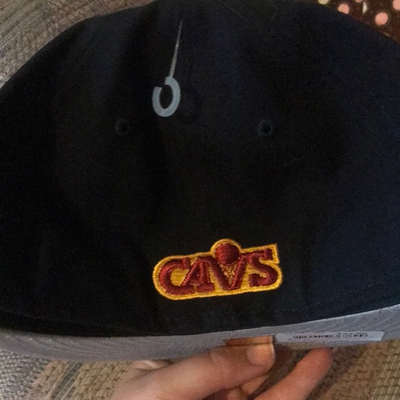Cavs hat - Picture 3 of 3